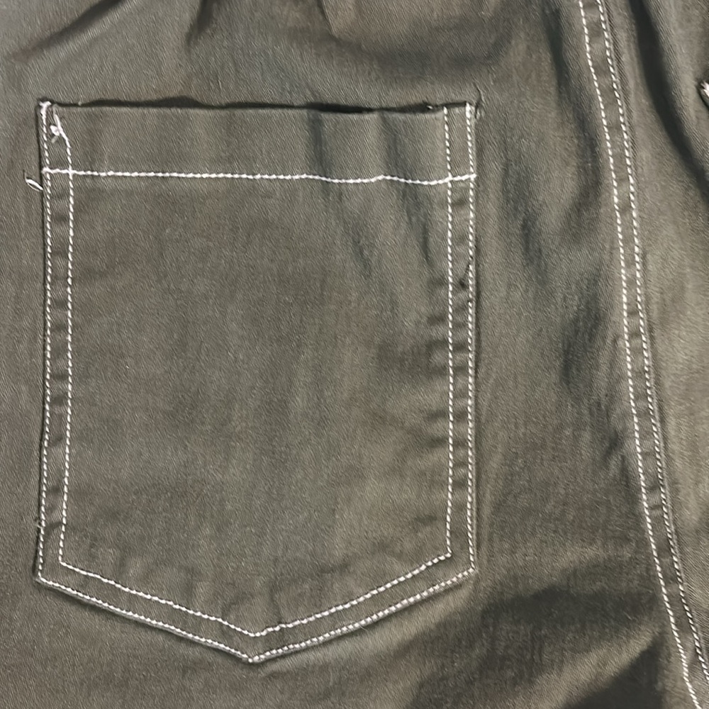 Adorable Hunter Green white trimmed shorts - Picture 3 of 6